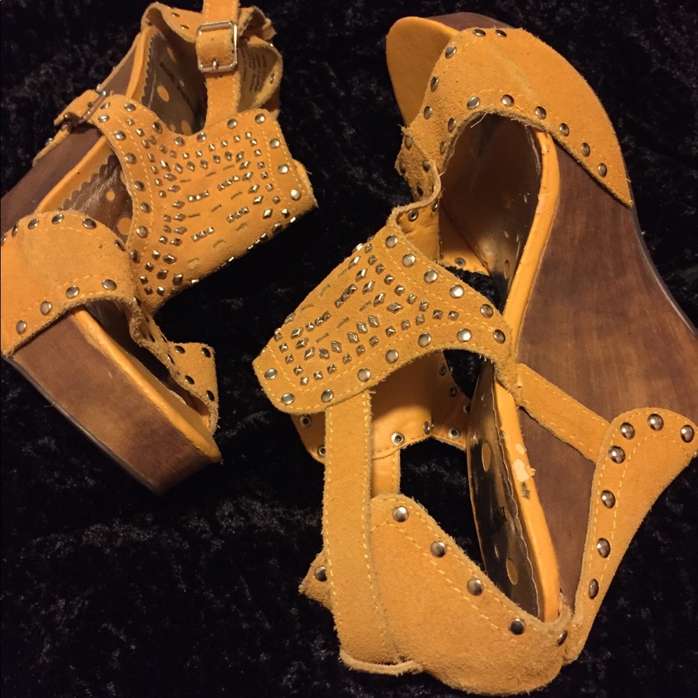Leather mustard yellow wedge
